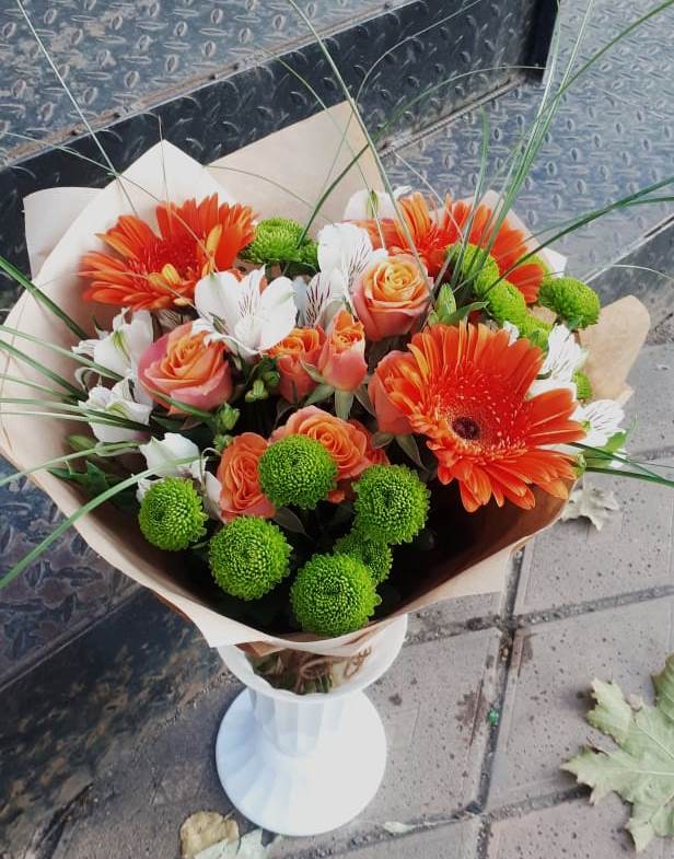 Букет цветов из: Герберы, Хризантемы, Альстромерии и Розы в Шубном