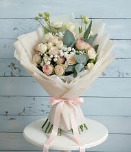 Букет цветов из:  Розы и Лизиантусы в Шубном
