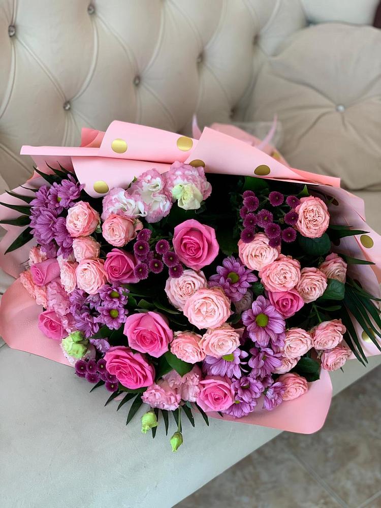 Букет цветов из: Хризантемы, Розы и Лизиантусы в Шубном