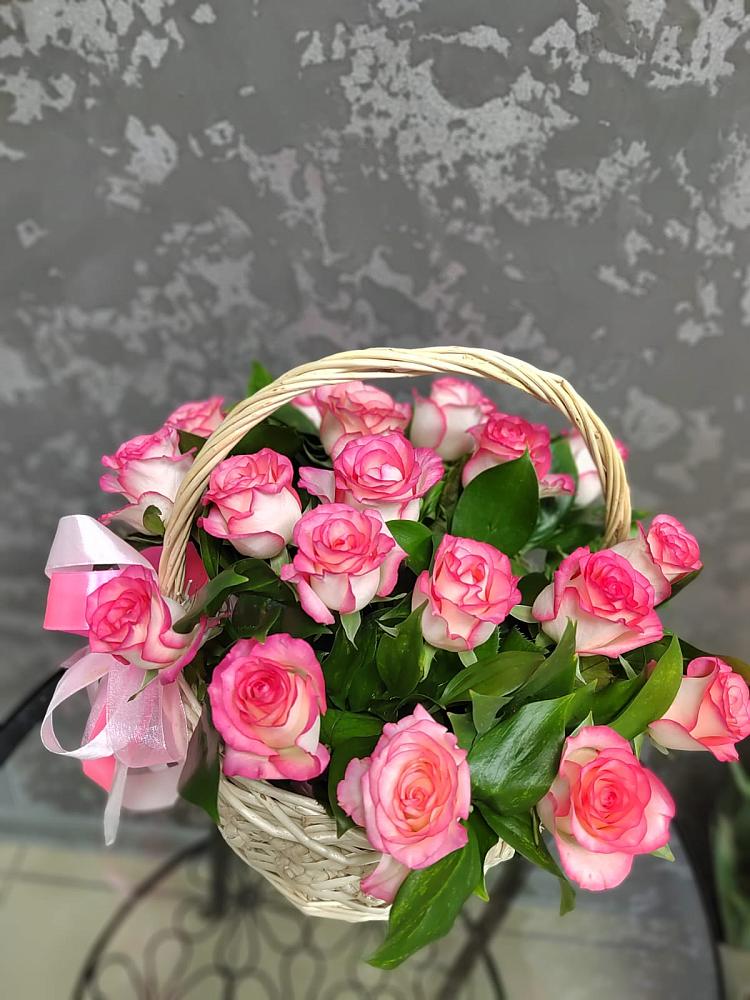 Цветочная композиция из Розы в корзине в Шубном