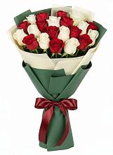 Букет Микс из красных и белых роз в Шубном