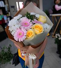Букет цветов из:  Герберы, Розы и Хризантемы в Шубном