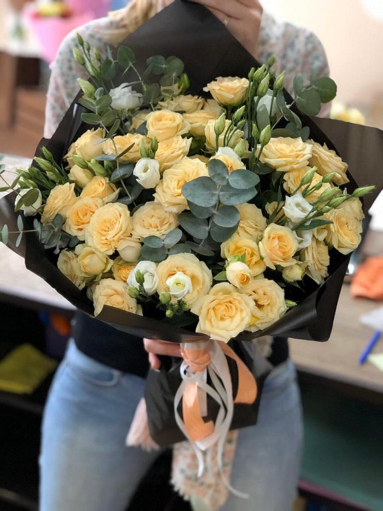 Букет цветов из: Розы и Лизиантусы в Шубном