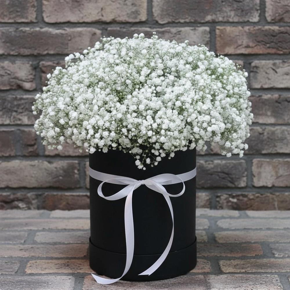 Цветочная композиция из Гипсофила в шляпной коробке в Шубном