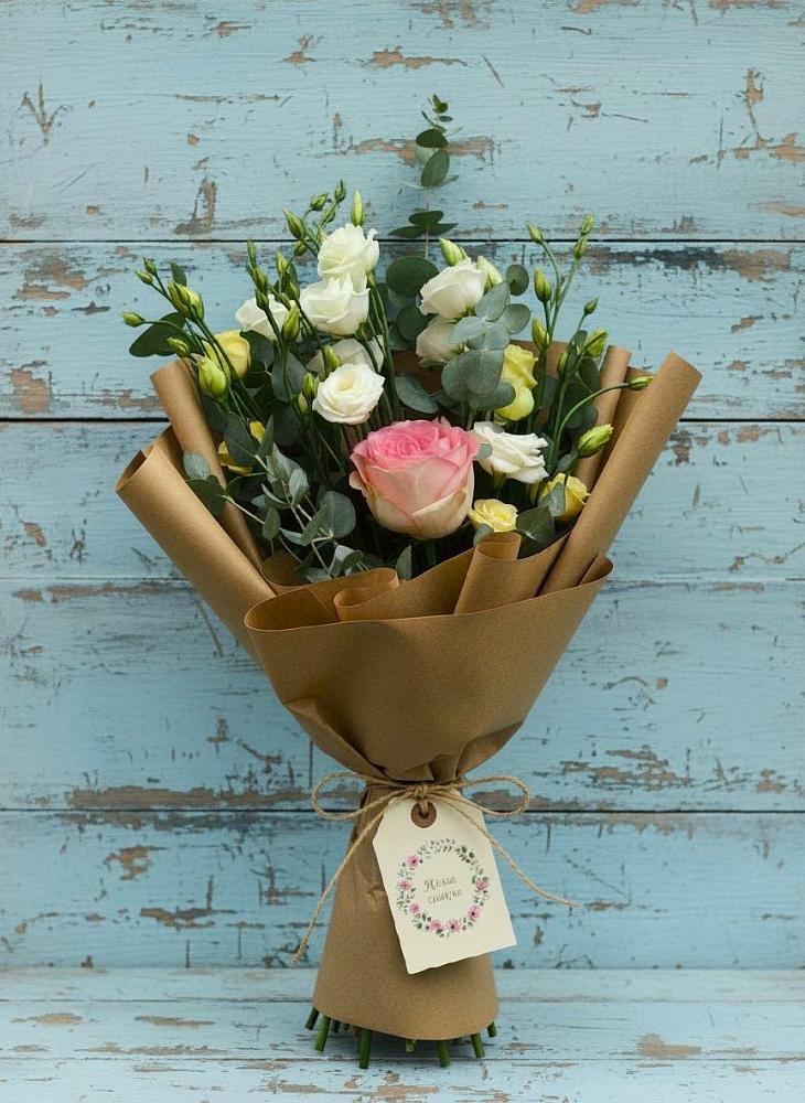 Букет цветов из: Розы и Лизиантусы в Шубном