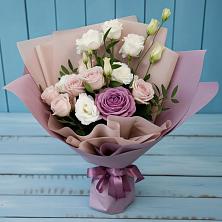 Букет цветов из:  Розы и Лизиантусы в Шубном