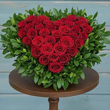 Цветочная композиция из Розы в виде сердца в Шубном