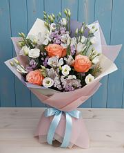 Букет цветов из:  Лизиантусы, Розы, Альстромерии и Гипсофила в Шубном