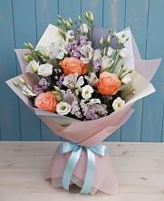 Букет цветов из:  Лизиантусы, Розы, Альстромерии и Гипсофила в Шубном