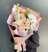 Букет цветов из:  Хризантемы и Розы в Шубном