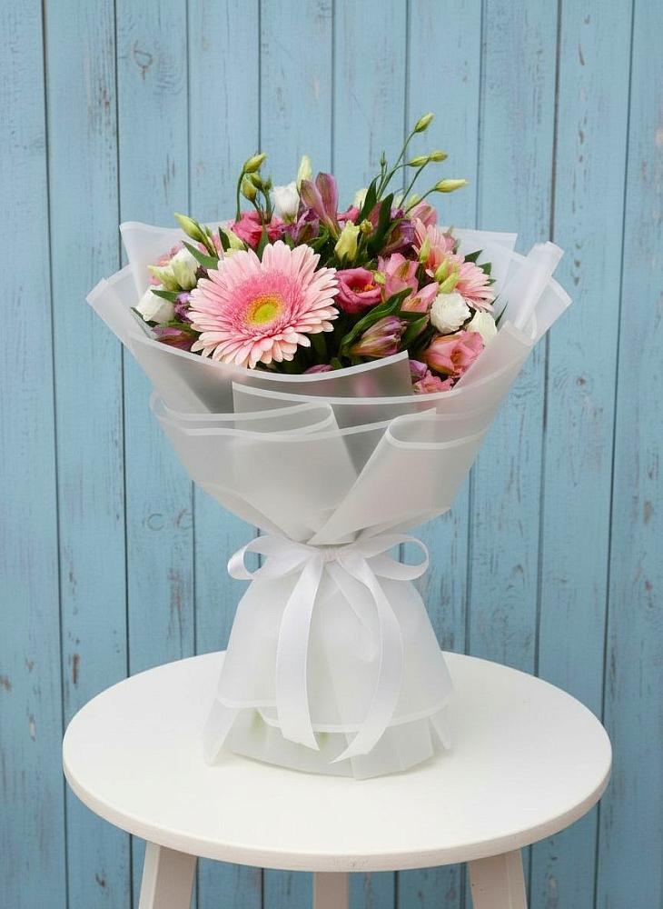 Букет цветов из: Герберы, Альстромерии и Лизиантусы в Шубном