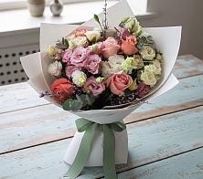 Букет цветов из:  Розы, Лизиантусы и Гвоздики в Шубном