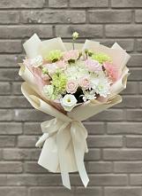 Букет цветов из:  Гвоздики, Розы, Лизиантусы и Хризантемы в Шубном
