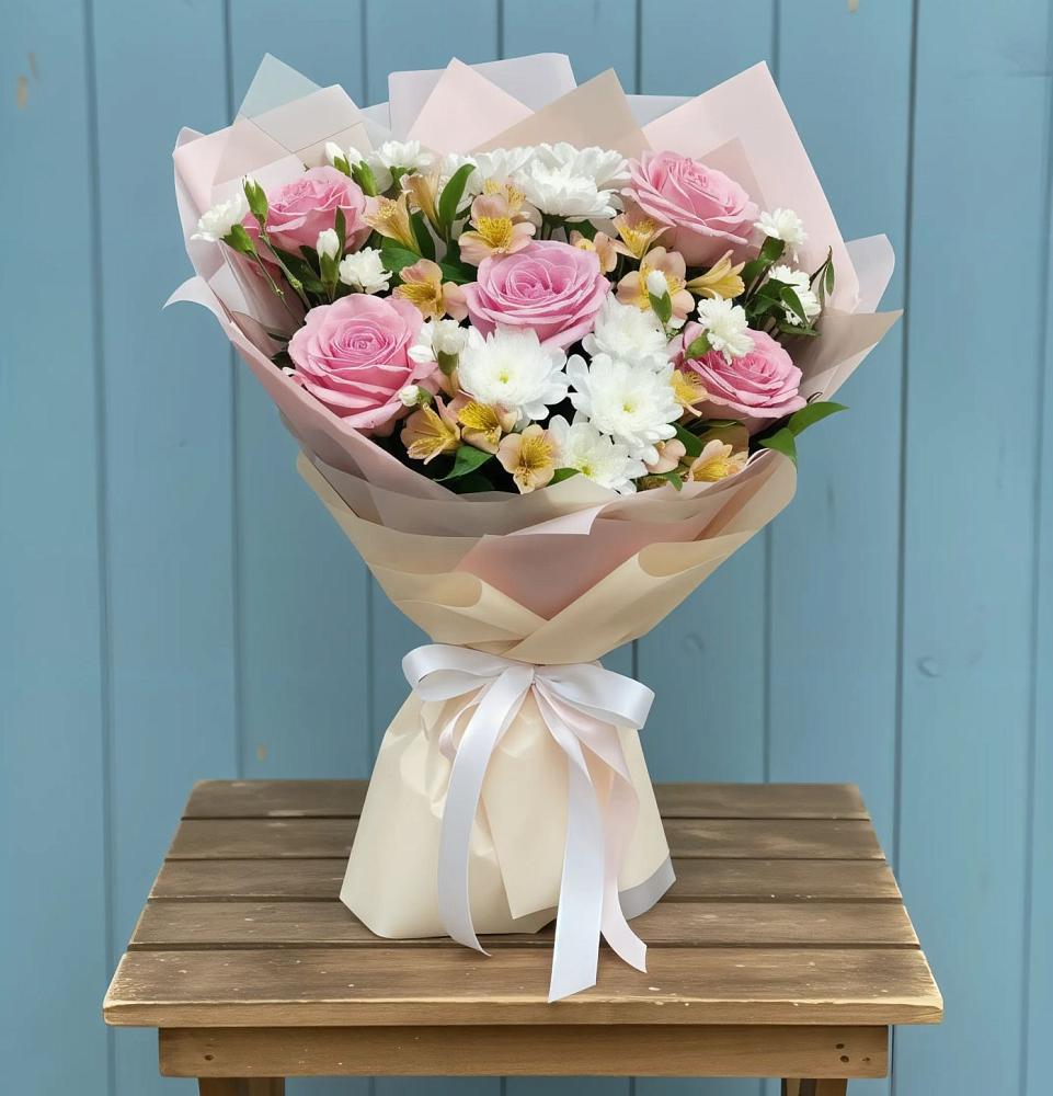 Букет цветов из: Гвоздики, Орхидеи и Розы в Шубном