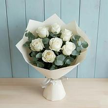 Букет Белые розы в Эвкалипте в Шубном