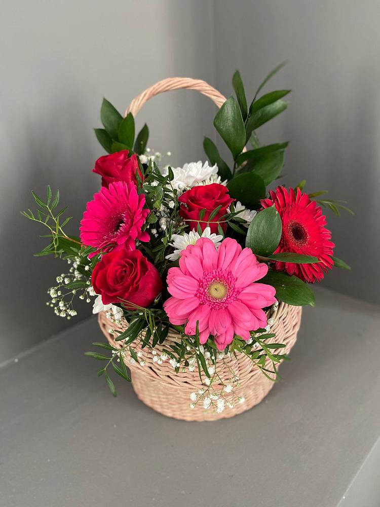 Цветочная композиция из Розы, Хризантемы и Герберы в корзине в Шубном