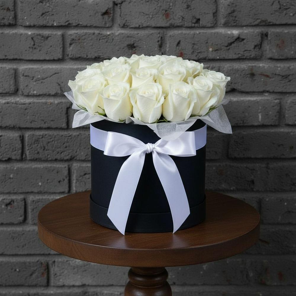 Цветочная композиция из Розы в шляпной коробке в Шубном