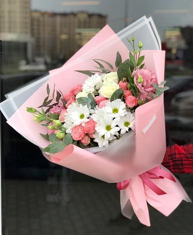 Букет цветов из: Розы, Лизиантусы и Хризантемы в Шубном