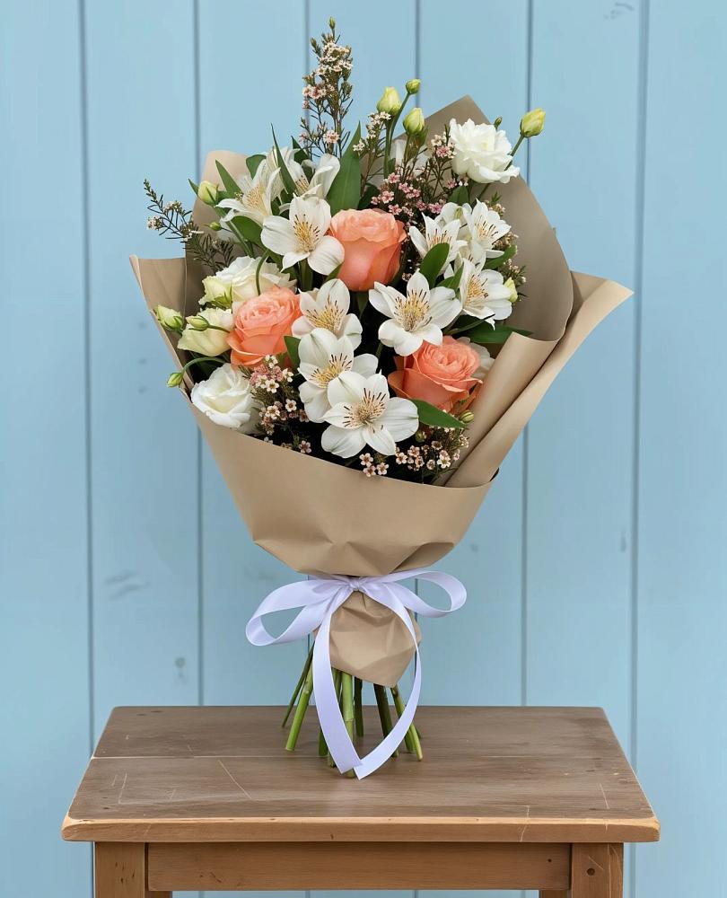 Букет цветов из: Альстромерии, Лизиантусы, Розы и Хризантемы в Шубном