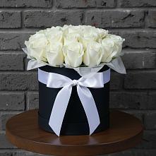 Цветочная композиция из Розы в шляпной коробке в Шубном