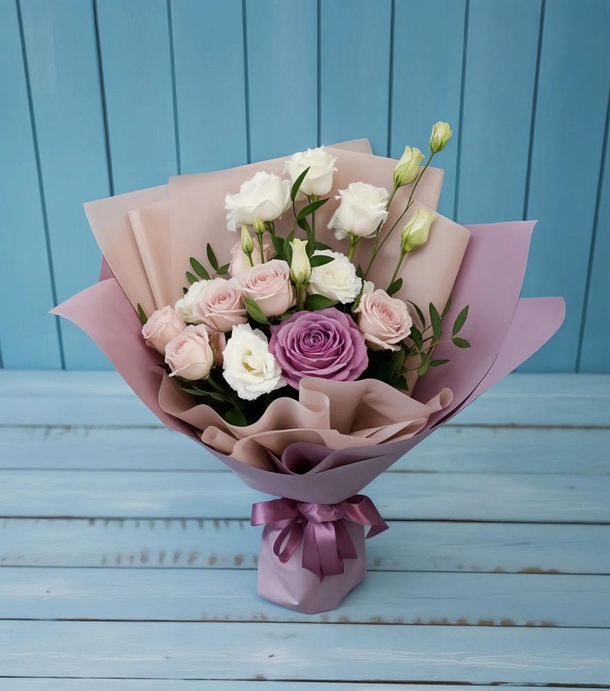 Букет цветов из: Розы и Лизиантусы в Шубном